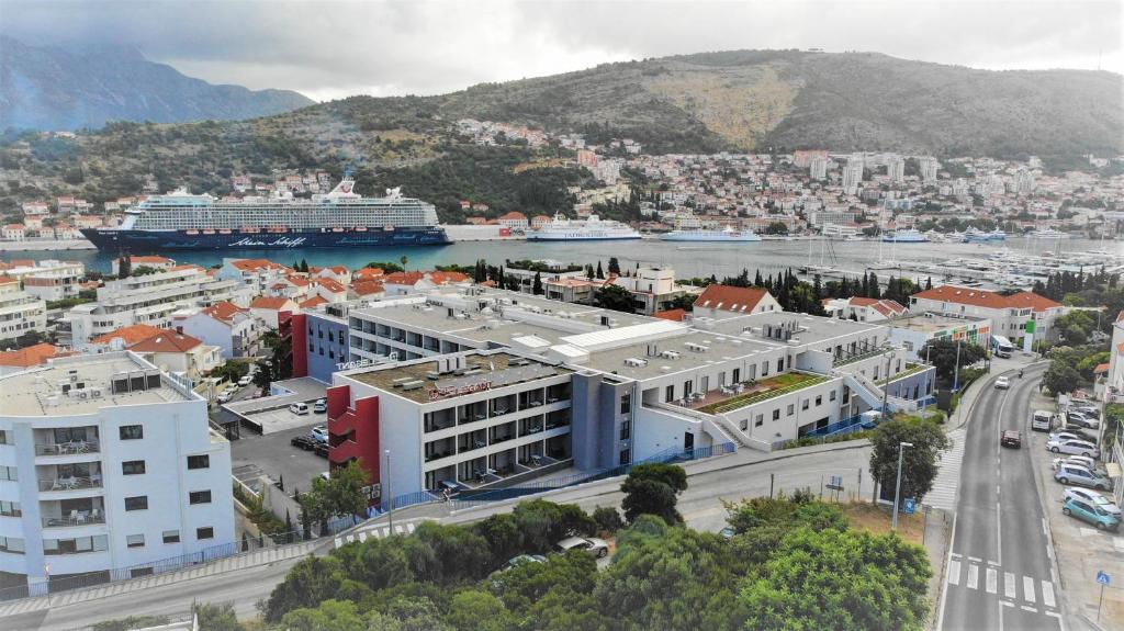 Hotel Exterior Image