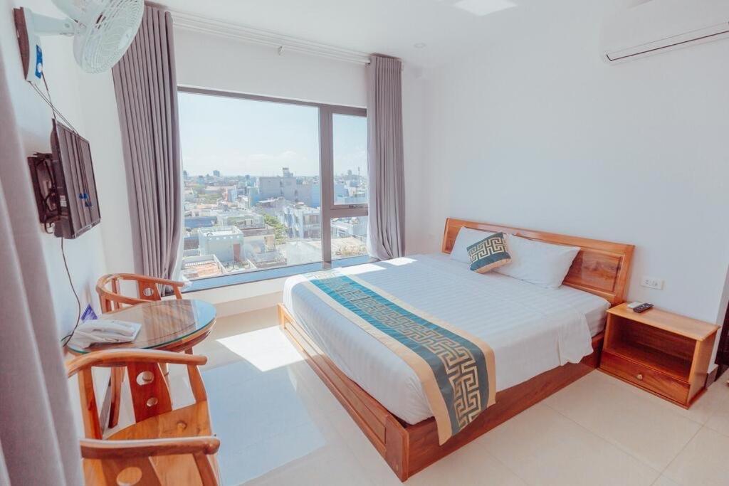LUXURY HOTEL