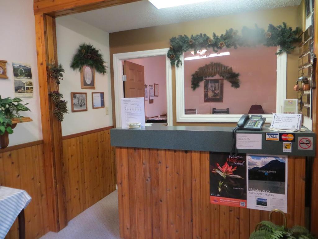 Crandell Mountain Lodge photo
