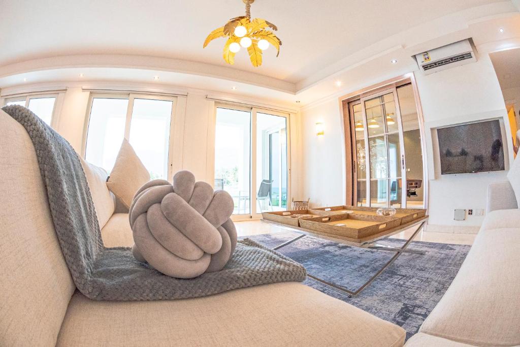 Shared lounge/TV area