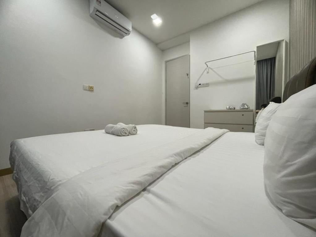 The Wave | Kota Laksamana | Pool View | 6 pax photo