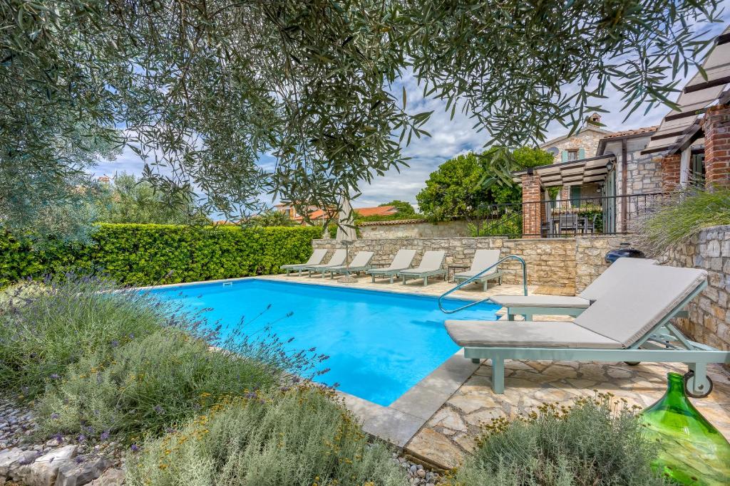 Vila Aryana With Pool - Happy Rentals, Sveti Lovreč Pazenatički