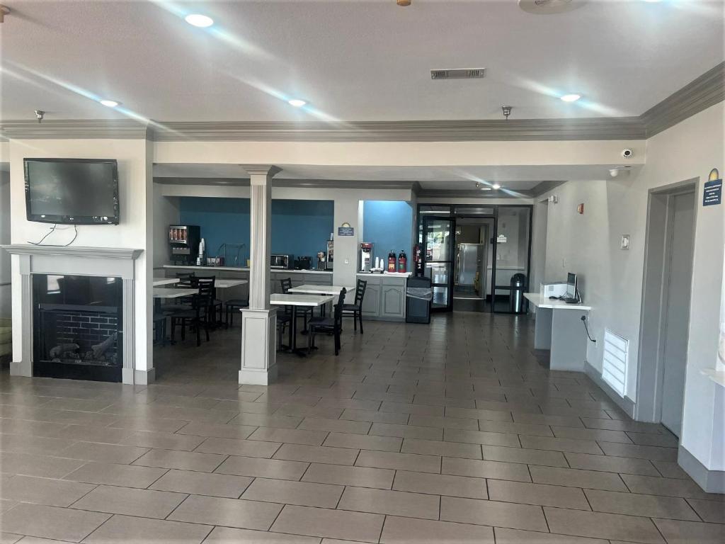 Days Inn by Wyndham Denham Springs-Baton Rouge East photo