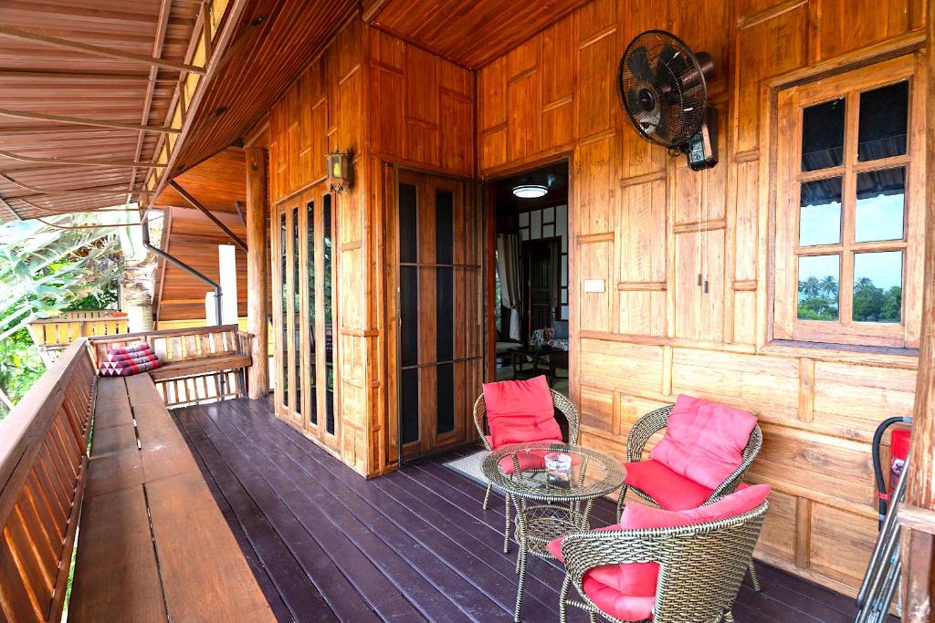 Balcony/terrace, Villa Ayutthaya at Kantiang Bay in Koh Lanta