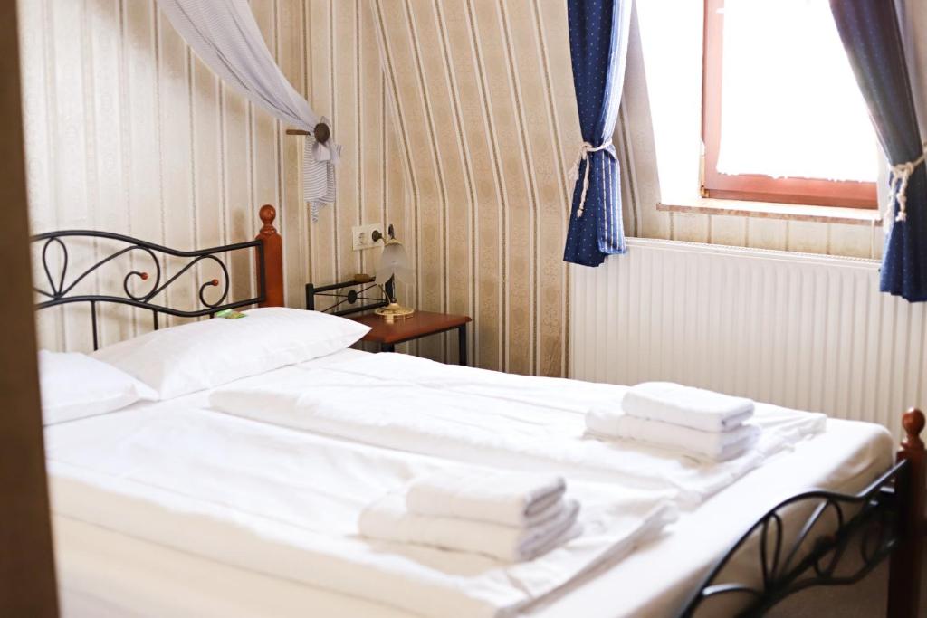 Hotel Schwarzer Adler photo