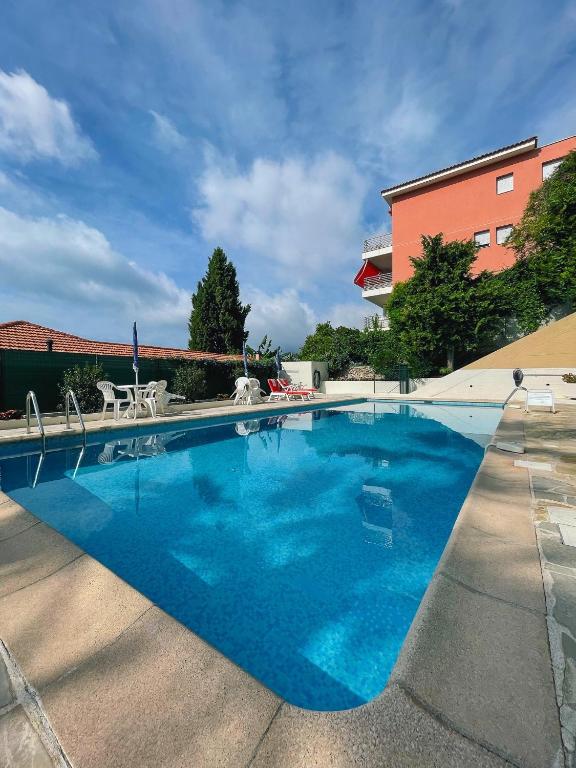 Mansfield vue carte Postale Terrasse Piscine calme port à 200m à pied - 3