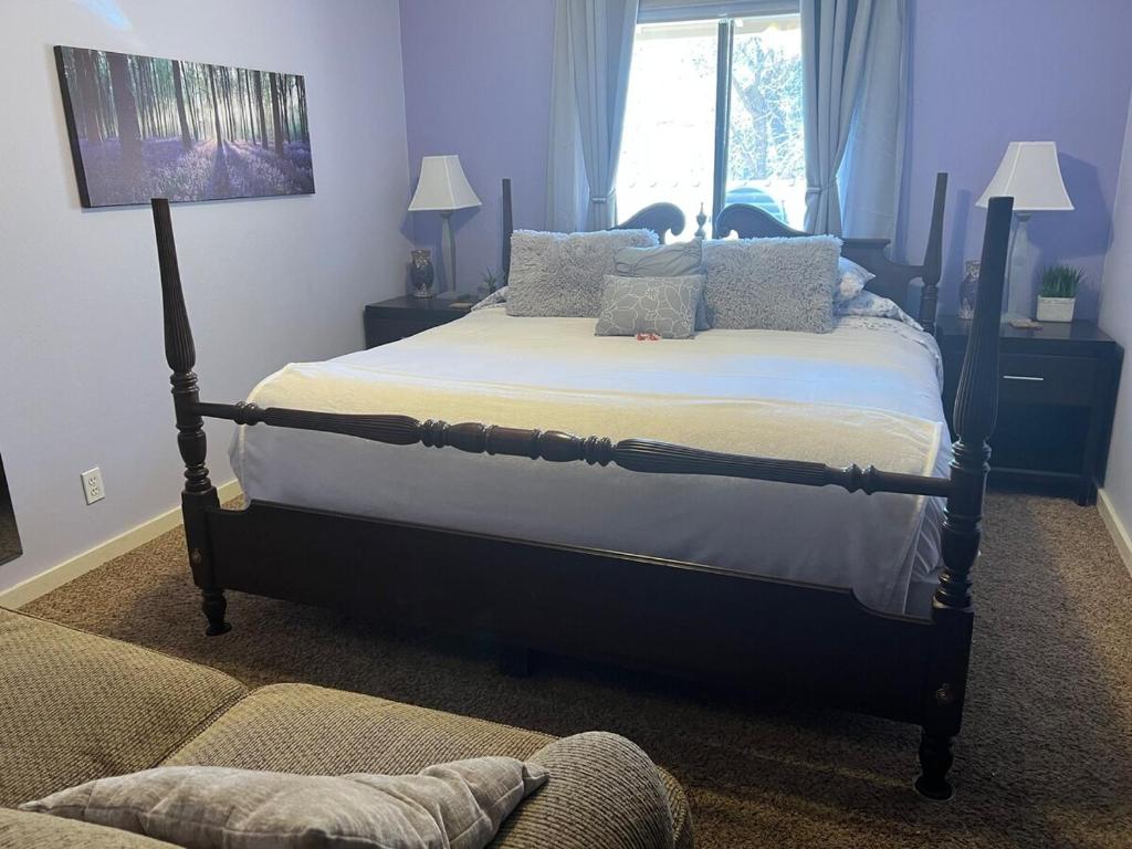 King Lavender Suite, Pay No Fees, Free Breakfast