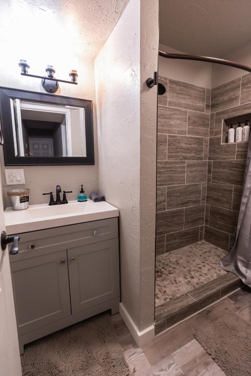 2 Bedroom, 1 Bath Suite 6 Person, No Extra Fees