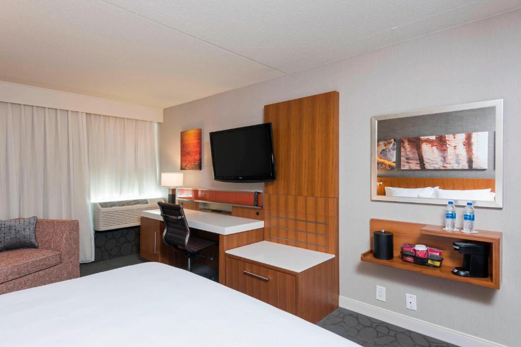 Delta Hotels by Marriott Grand Rapids Airport photo