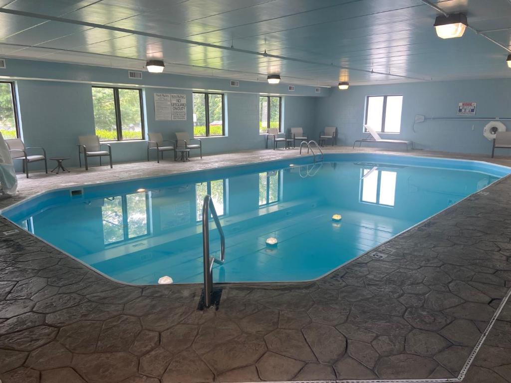 Holiday Inn Express Hotel & Suites Columbus Airport photo