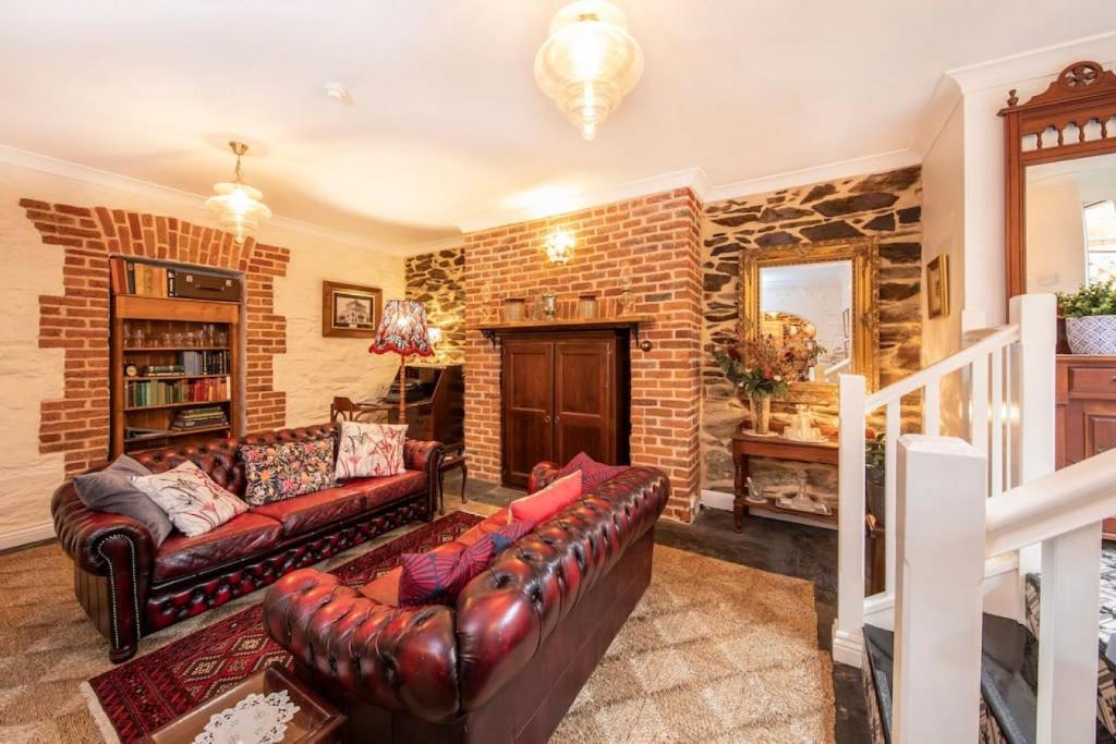 Burrow at Botanic, Adelaide