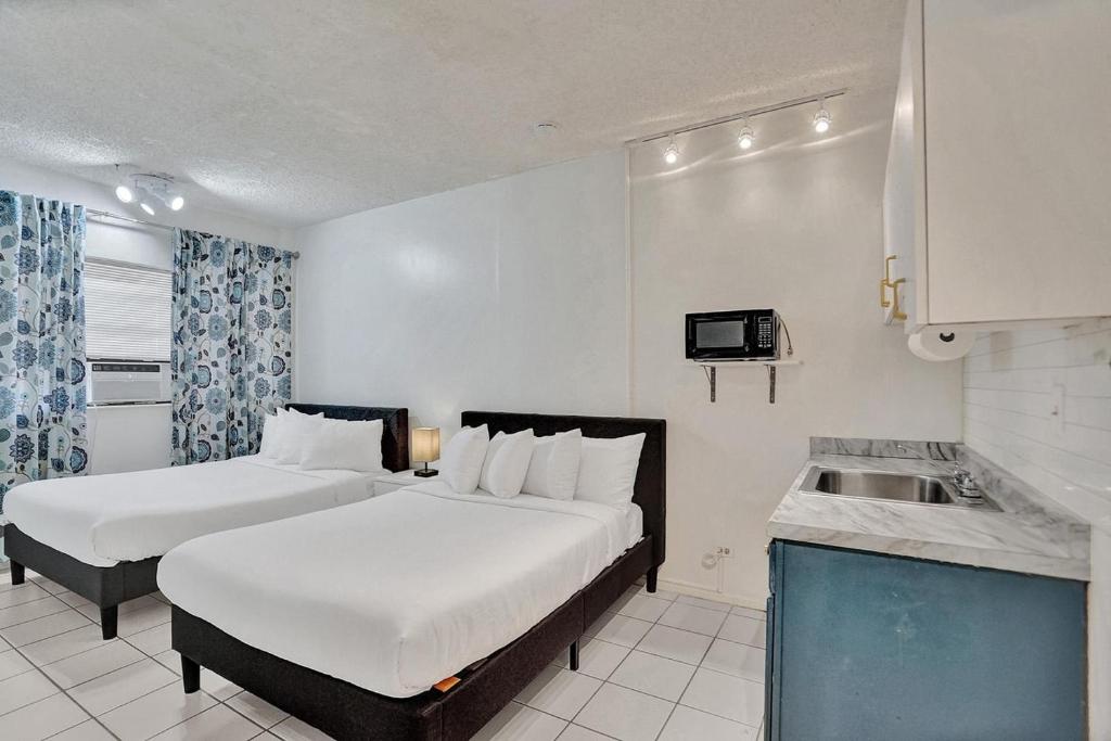 Dip 2360 - Amazing Studio- 1Bath, Hallandale Beach - FREE PARKING photo