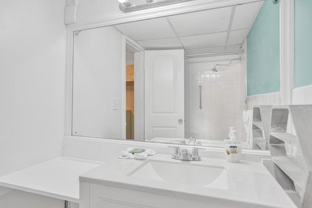 Dip 2360 - Amazing Studio- 1Bath, Hallandale Beach - FREE PARKING photo