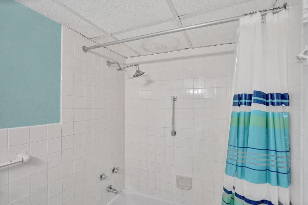 Dip 2360 - Amazing Studio- 1Bath, Hallandale Beach - FREE PARKING photo