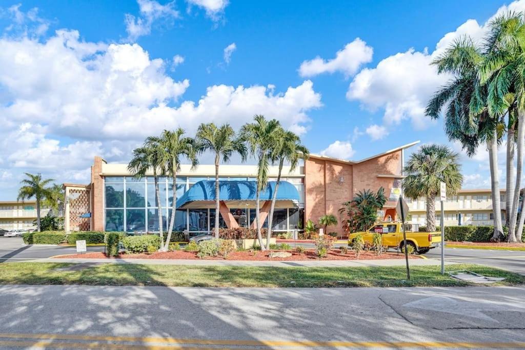 Dip 2360 - Amazing Studio- 1Bath, Hallandale Beach - FREE PARKING photo