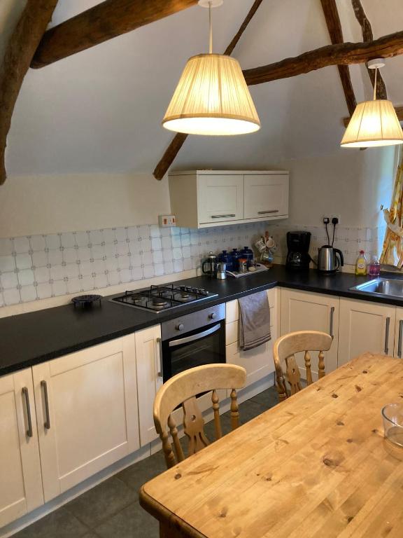 Stable Cottage - Sleeps 6, near Lulworth Cove photo 5