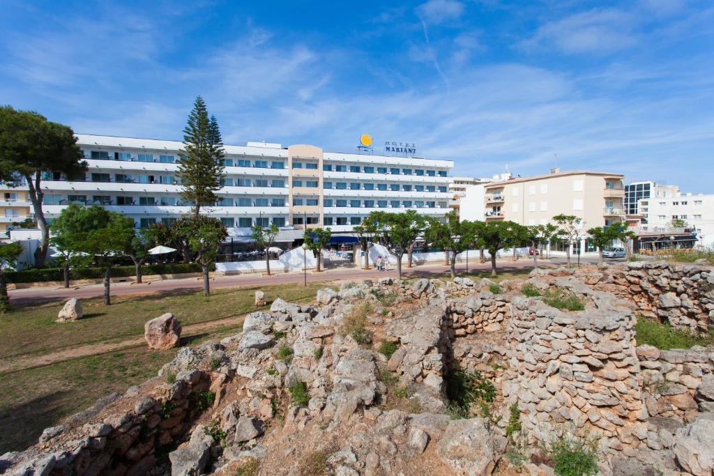 Hotel Mariant — Hotel building in S'Illot, Balearic Islands