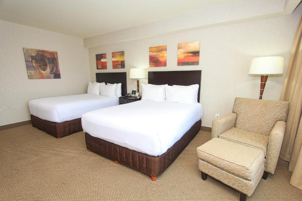 Crowne Plaza Leon photo