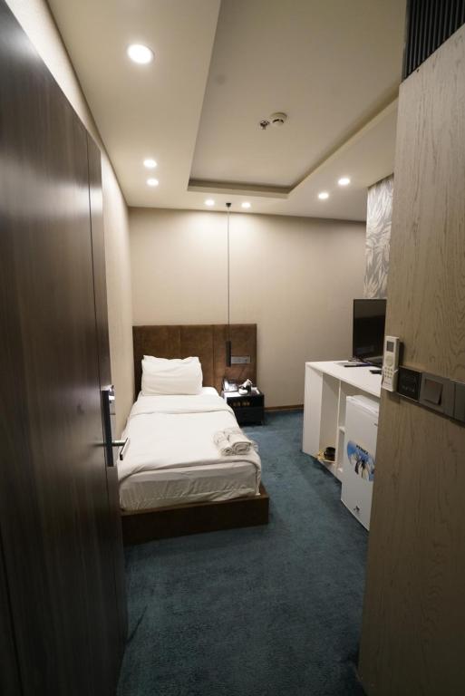 Dragon Hotel photo
