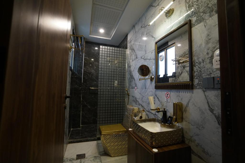 Dragon Hotel photo