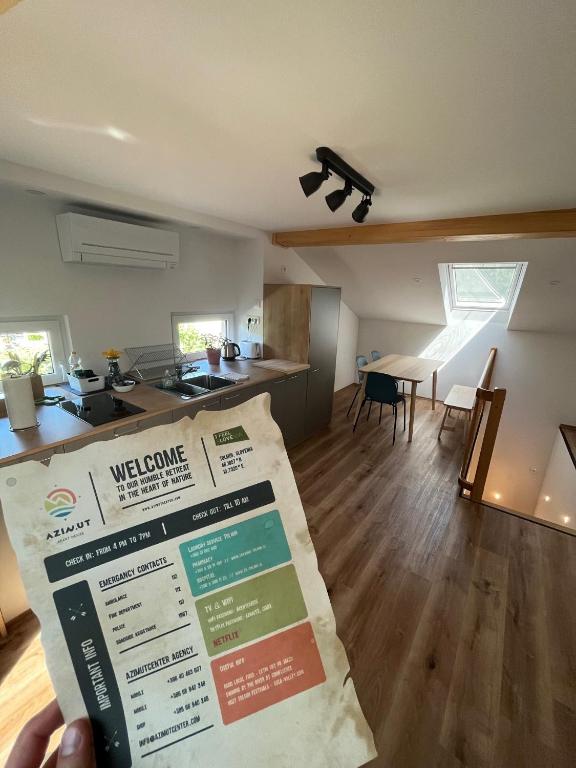 Azimut Hiša, Tolmin