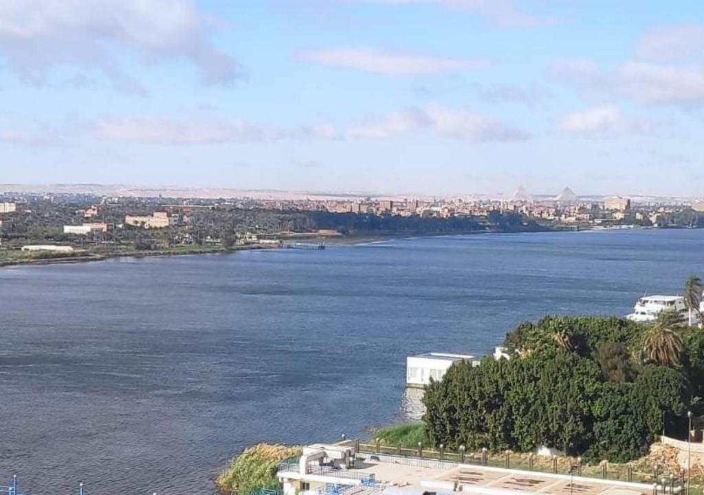 Nile Pyramidal View Apartment photo