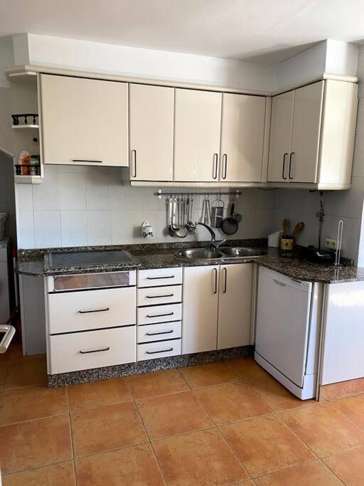 4 habitaciones, jardín y vistas al mar - 4