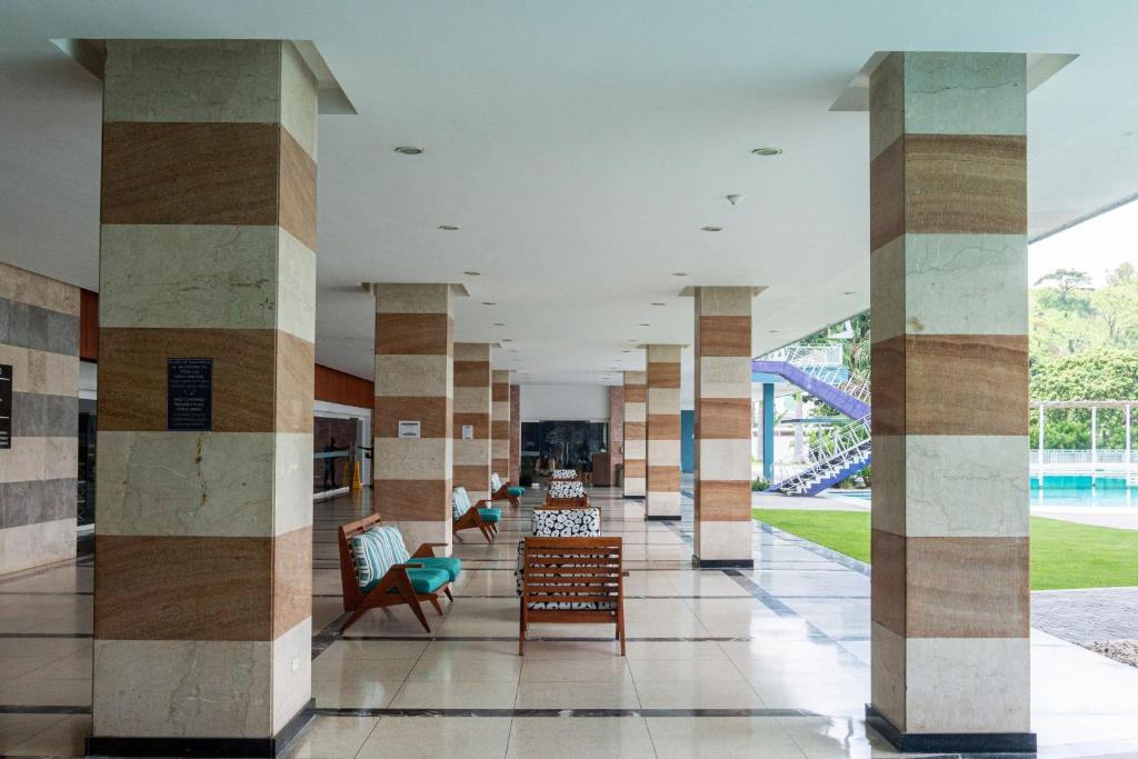 Marriott Maracay Golf Resort photo