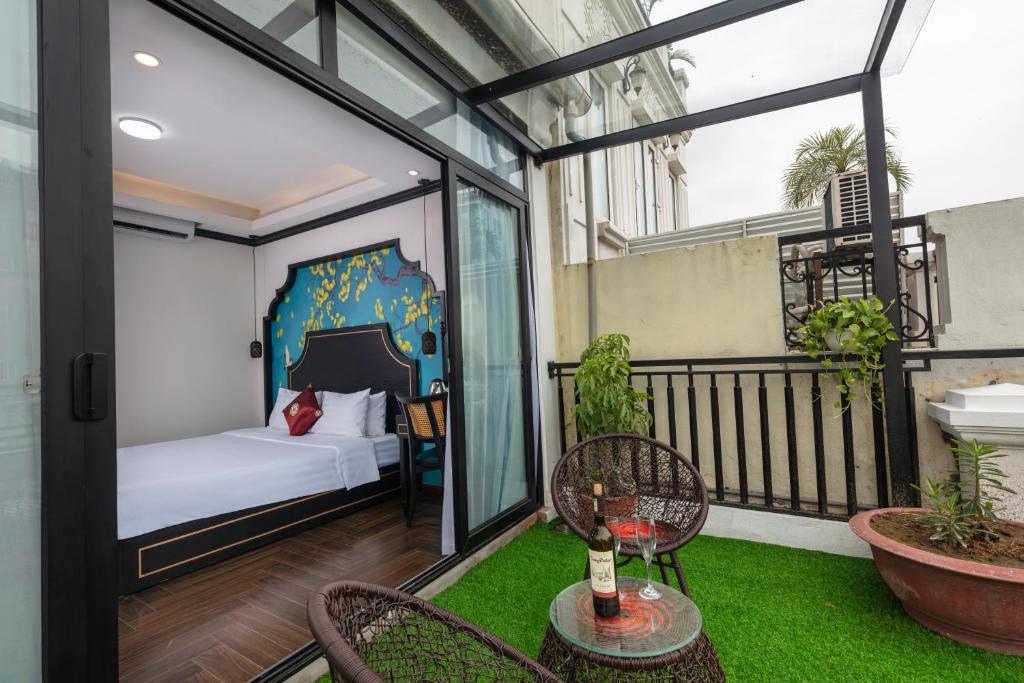 Balcony/terrace, Queen Light Hotel in Hanoi