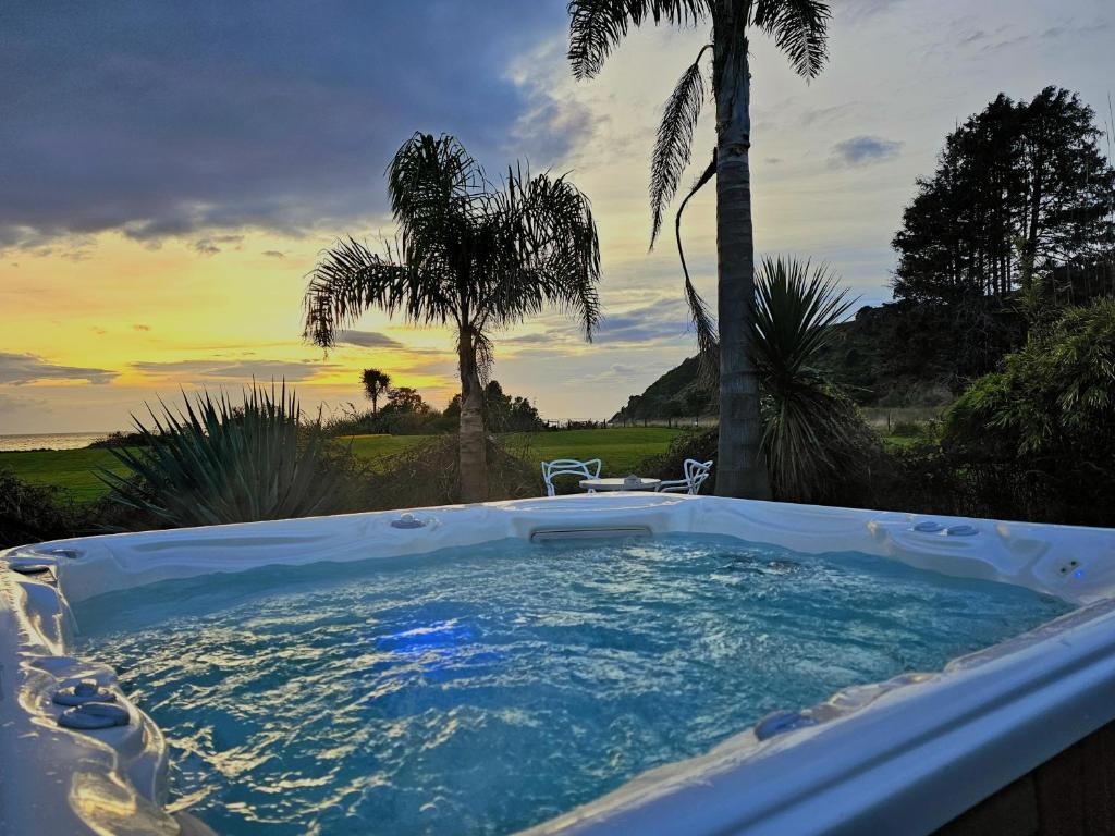 Summerspring Beachfront Accommodation — Hotel in Golden Bay