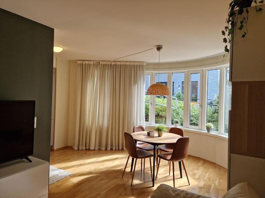 Romslig og sentral leilighet!