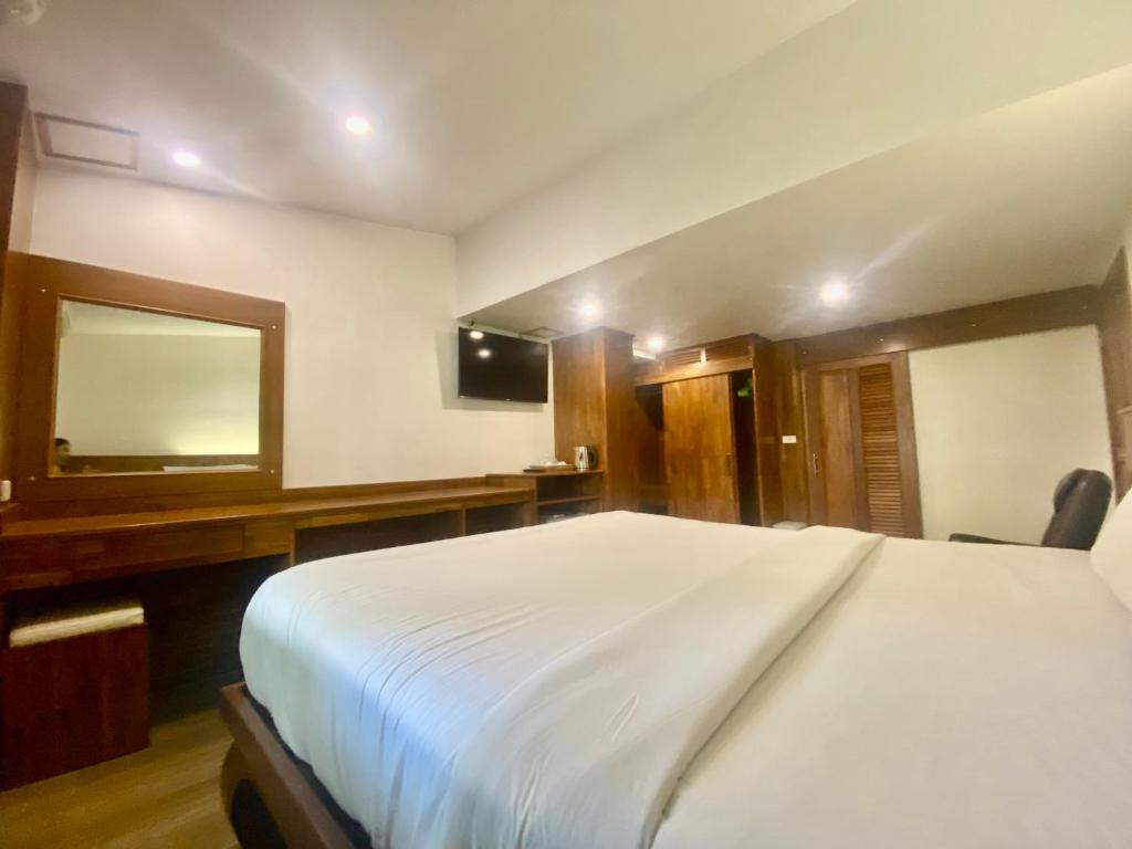 Patong Palace Hotel (SHA Plus+) photo