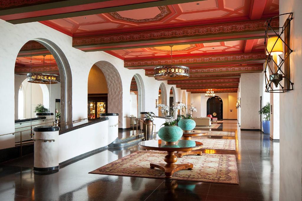 Lobby, The Royal Hawaiian, a Luxury Collection Resort, Waikiki in Honolulu (HI)