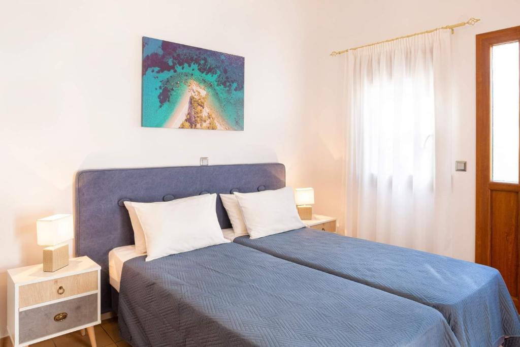 Blue studio in kantouni, Kokkari