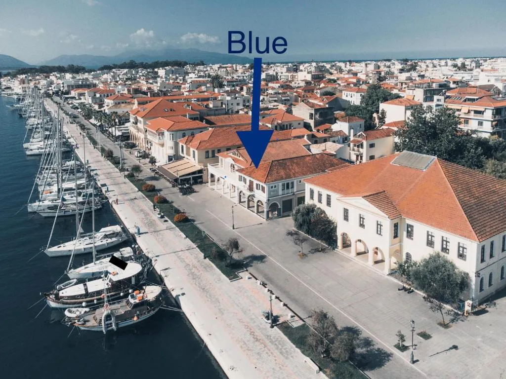 BLUE LUXURY SUITES, מלון בפרבזה