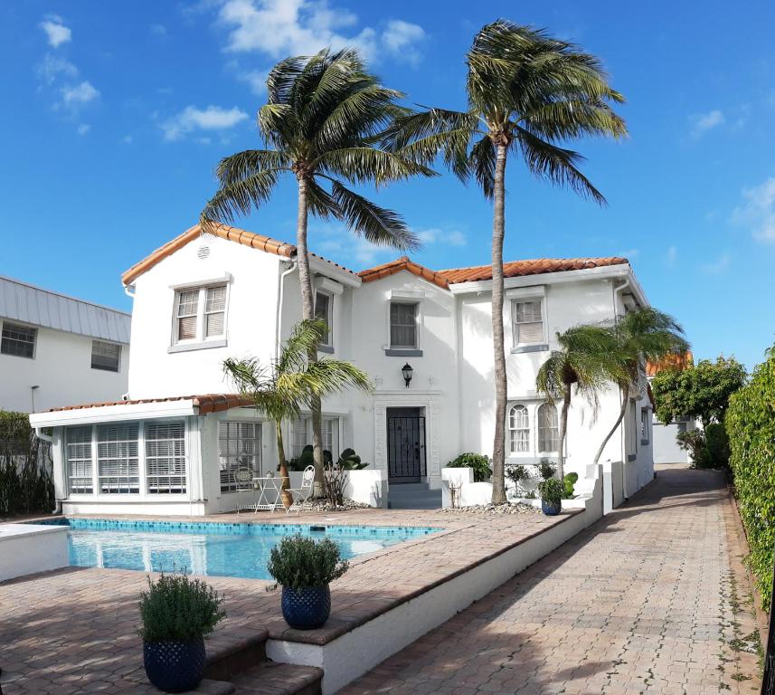 1926 Mediterranean Style Home with Heated Pool Sleeps 12