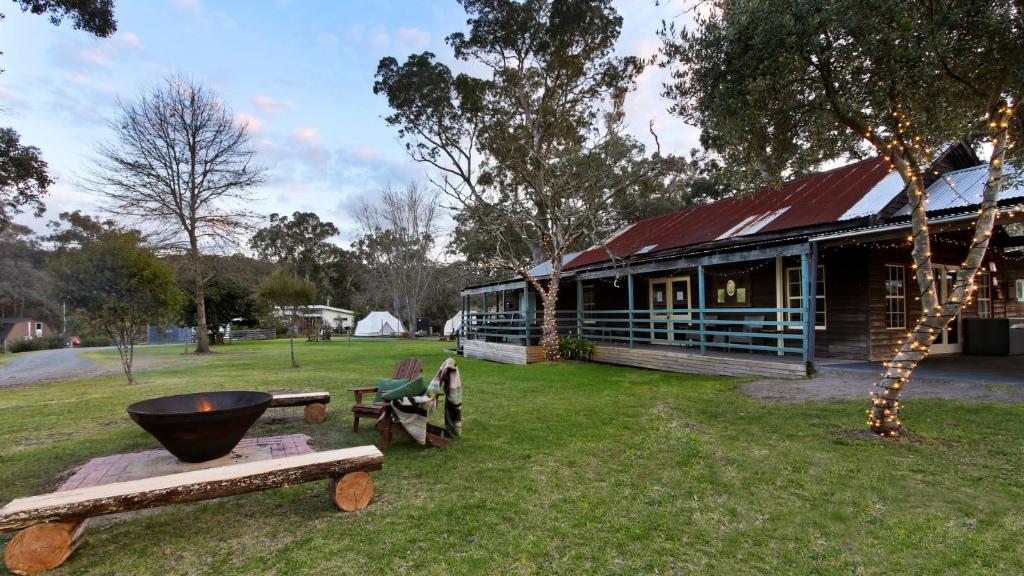 Mingling Waters, Nowa Nowa