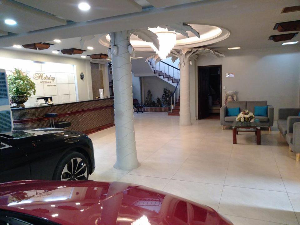 Holiday Hotel