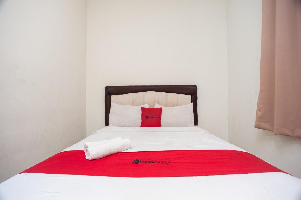 RedDoorz Plus near RS PMI Bogor photo