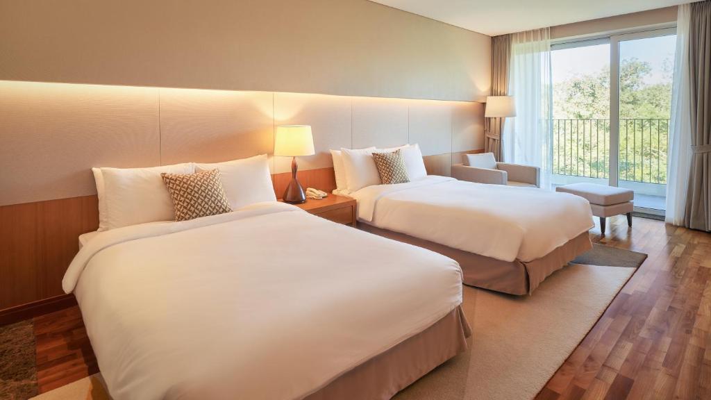 Hotel Room 4