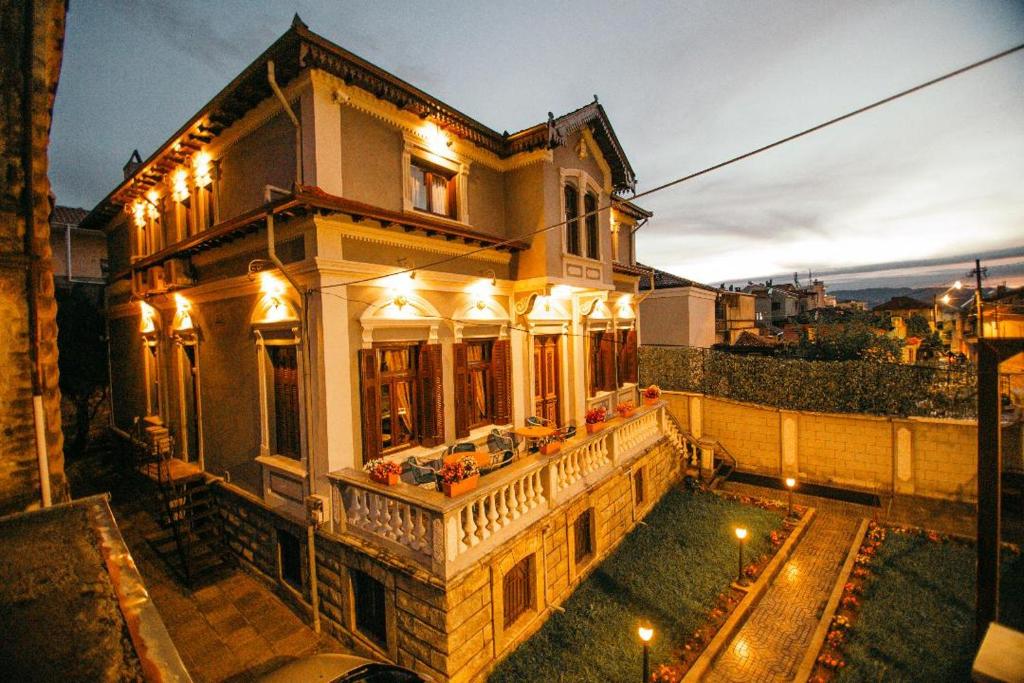 Hotel Vila Mano — Hotel in Korce