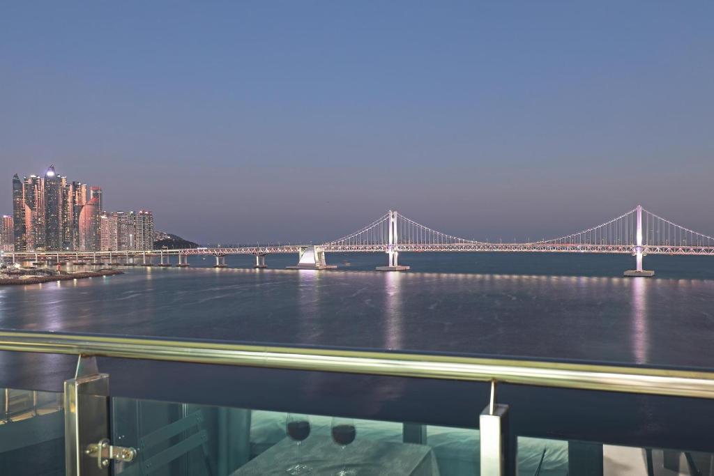 엘모멘토 광안 레지던스 복도