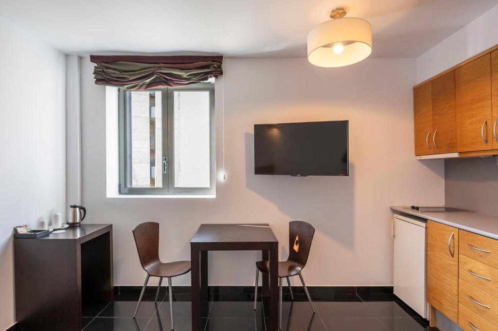 Hesperia Fira Suites photo