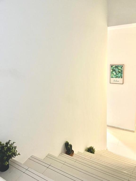2 BR with city view near Subway in central photo