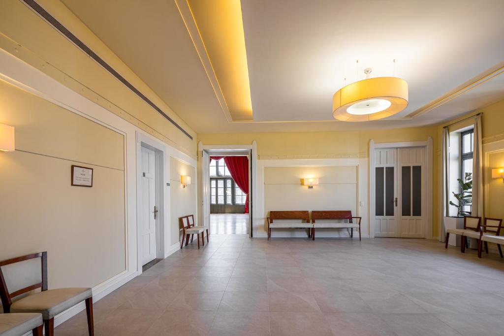 エリザベット キラリーン ホテル (Erzsebet Kiralyne Hotel) 宴会場