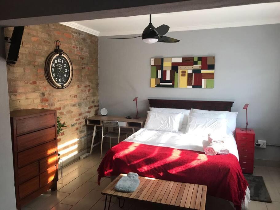 Red Lotus Studio Pta East-No Loadshedding, Pretoria