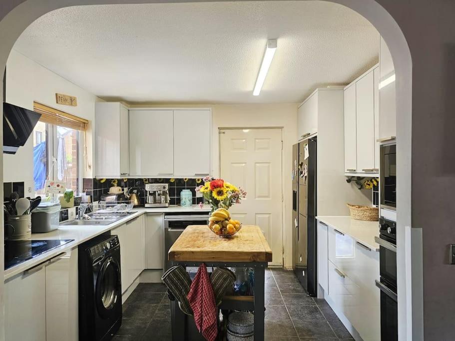 Tortoise Haven Bicester- Comfortable quiet home with garden, Stratton Audley