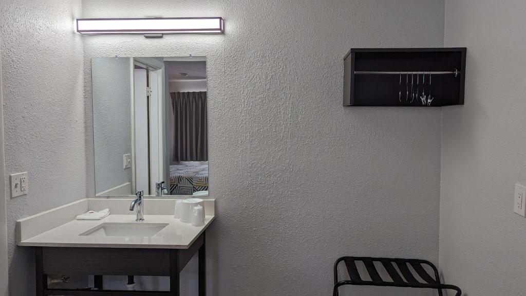 Motel 6-Nashua, NH photo