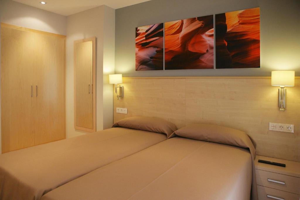 Hotel Acapulco — Hotel rooms in Lloret de Mar, Catalonia