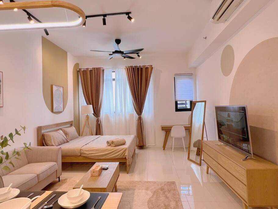 Spacious Connecting Room 4px, Chambers Residence KL, Walking Distance to LRT, MRT, Sunway Putra Mall & PWTC, Kuala Lumpur